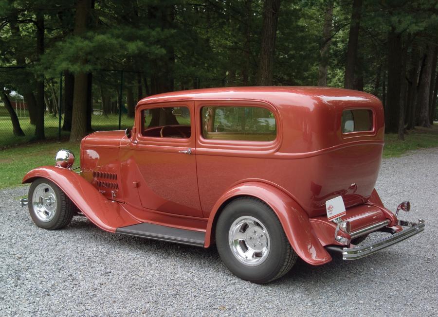  Ford Tudor Custom Sedan 1932 года  (фото 7 из 7)